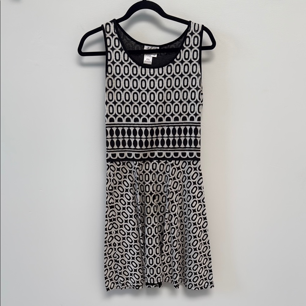 Chic Black and Cream Patterned Dress